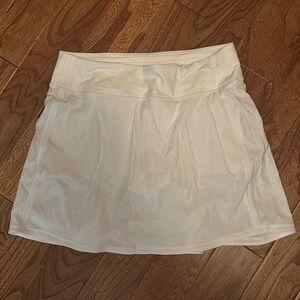 Lululemon Size 6 White Skort